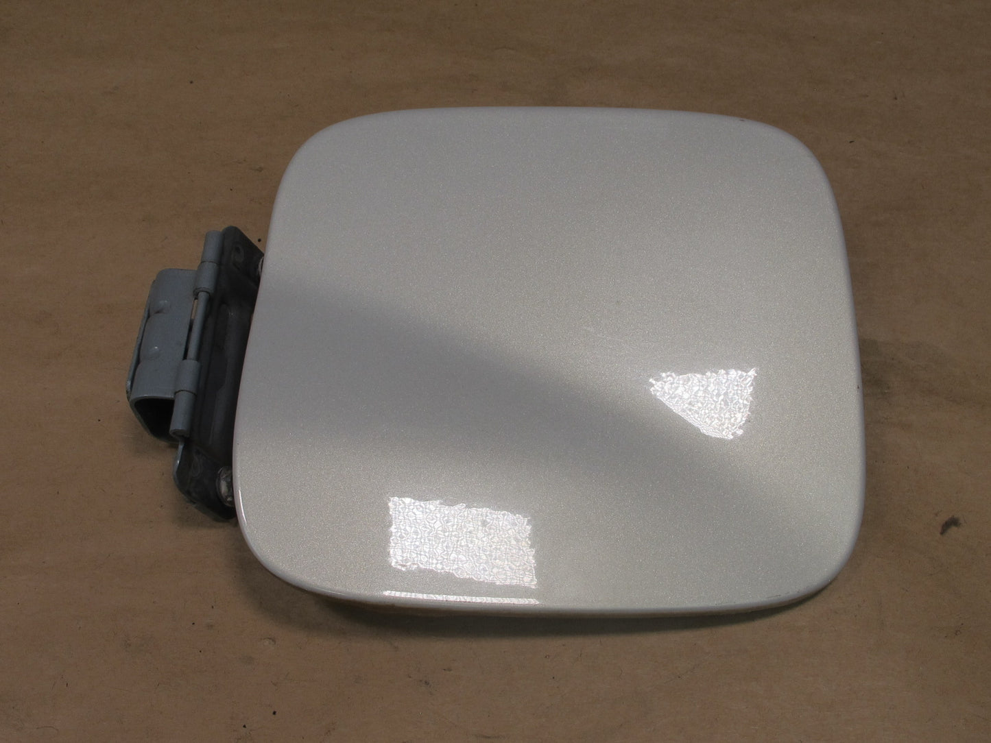 1998-2007 LEXUS J100 LX470 FUEL TANK FILLER DOOR LID COVER