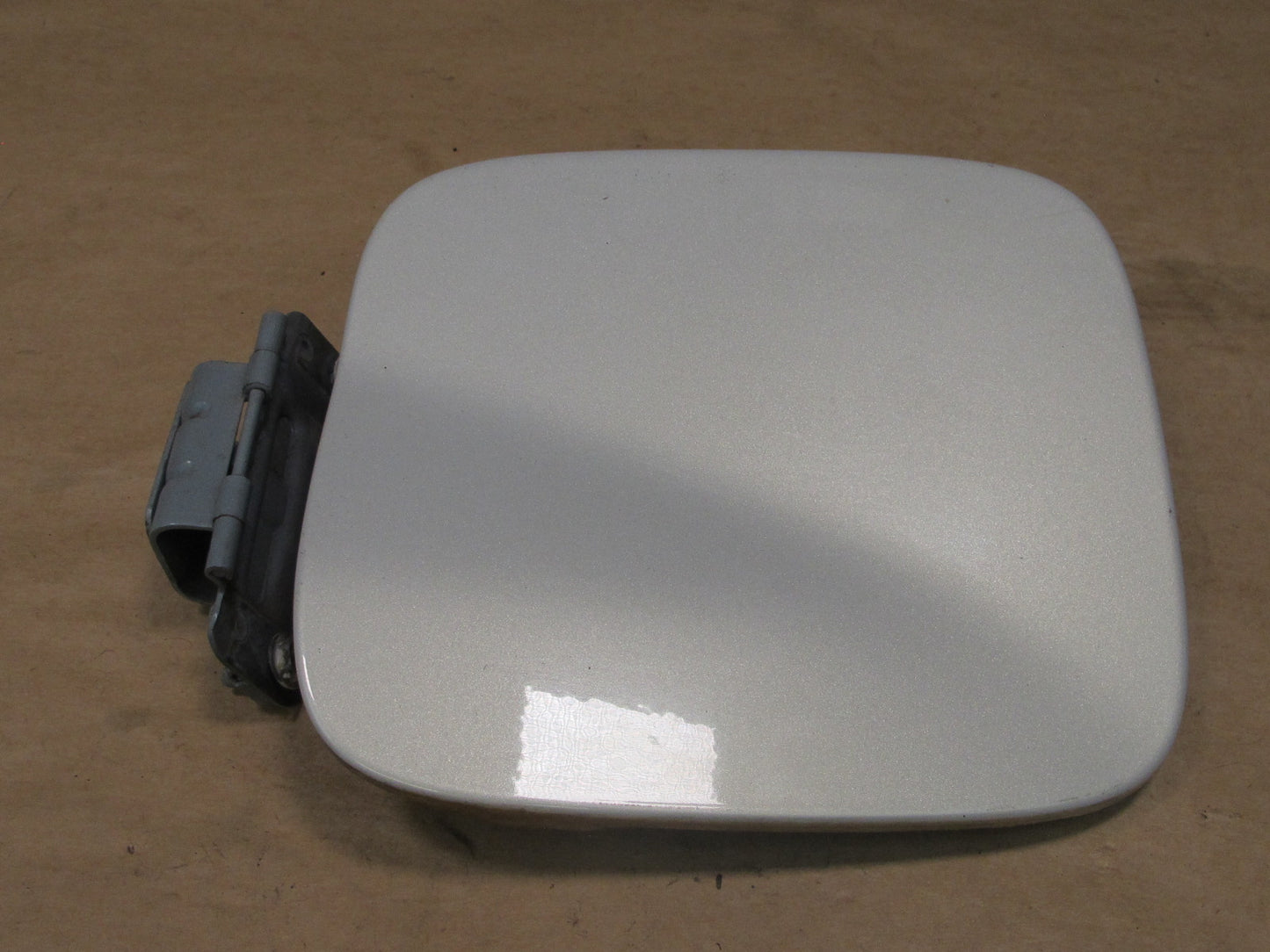 1998-2007 LEXUS J100 LX470 FUEL TANK FILLER DOOR LID COVER