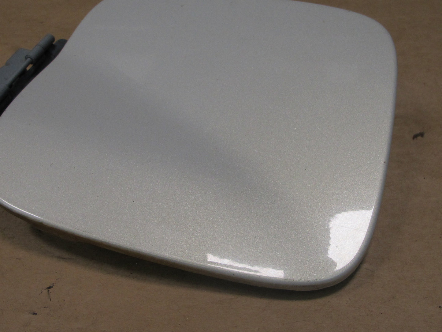 1998-2007 LEXUS J100 LX470 FUEL TANK FILLER DOOR LID COVER