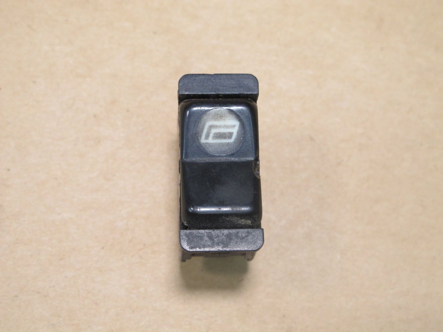 73-80 MERCEDES R107 SL-CLASS LEFT OR RIGHT DOOR WINDOW SWITCH