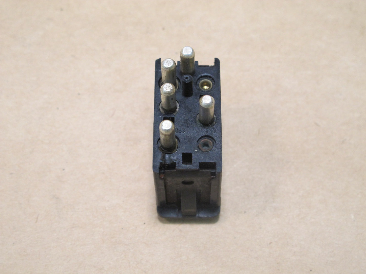 73-80 MERCEDES R107 SL-CLASS LEFT OR RIGHT DOOR WINDOW SWITCH