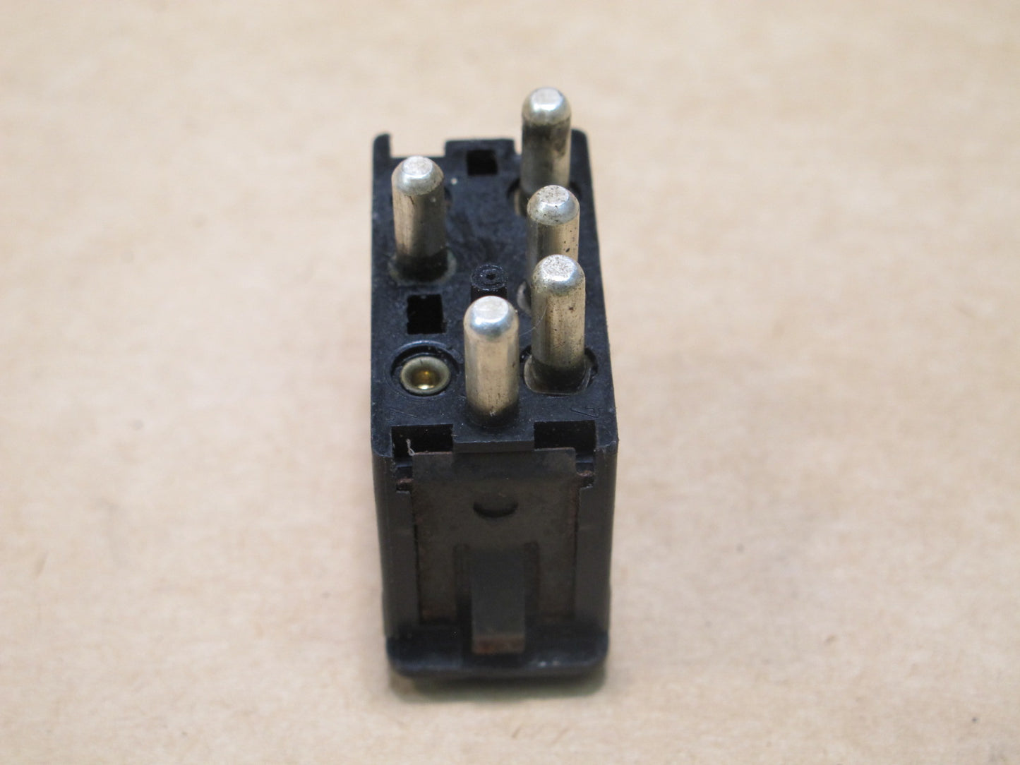 73-80 MERCEDES R107 SL-CLASS LEFT OR RIGHT DOOR WINDOW SWITCH