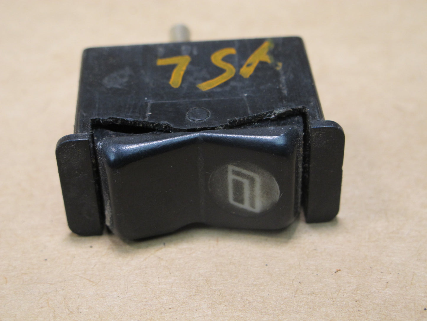 73-80 MERCEDES R107 SL-CLASS LEFT OR RIGHT DOOR WINDOW SWITCH