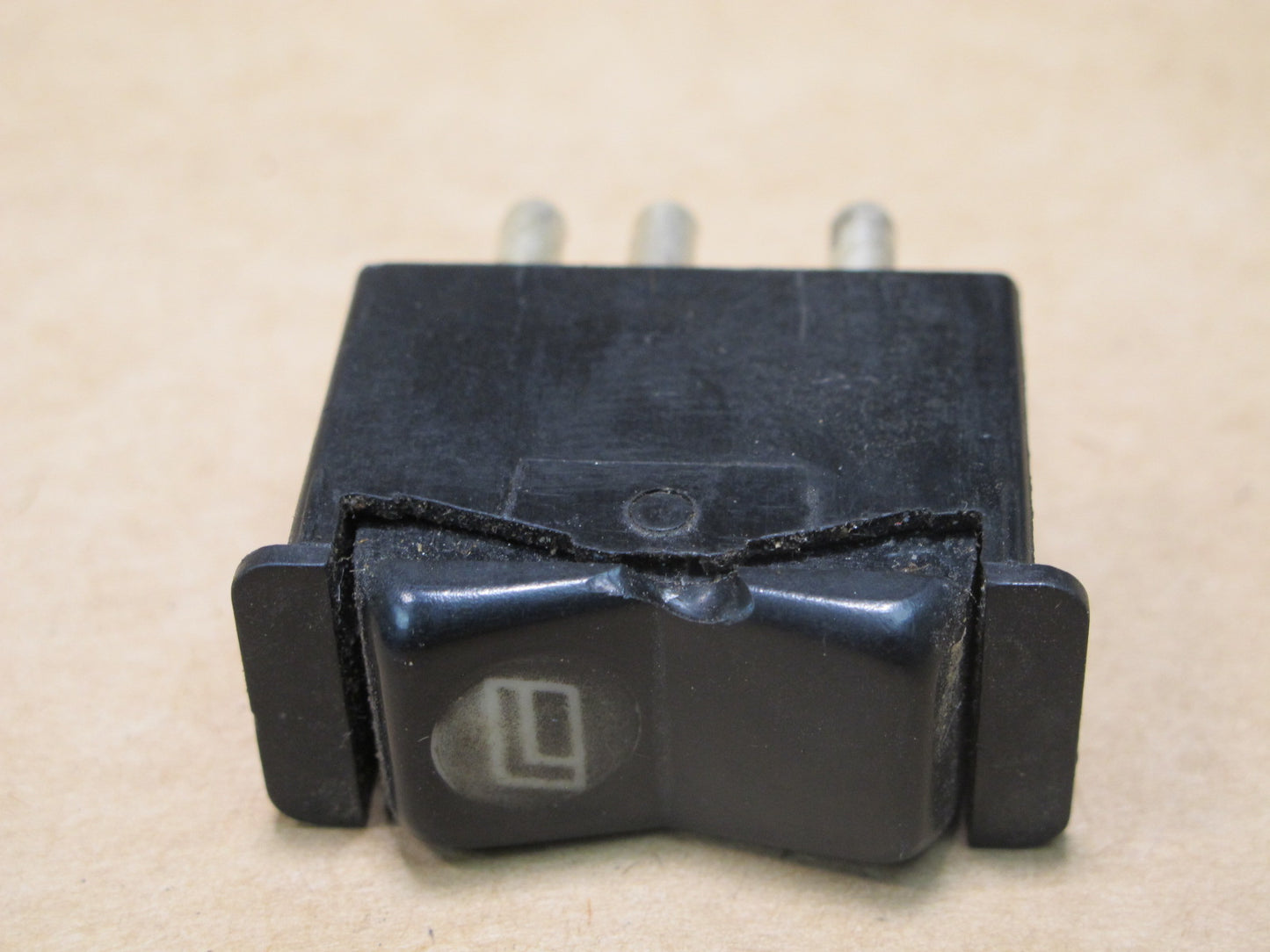 73-80 MERCEDES R107 SL-CLASS LEFT OR RIGHT DOOR WINDOW SWITCH