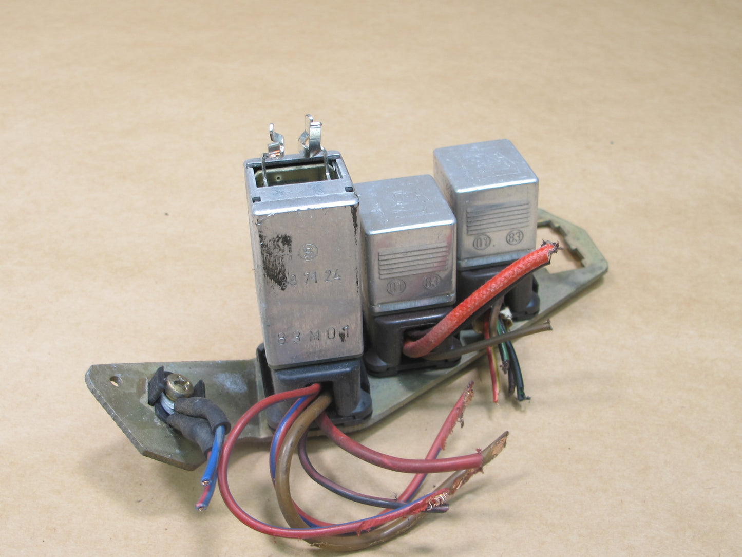 73-85 MERCEDES R107 SET OF 3 RELAY MODULE W BRACKET OEM