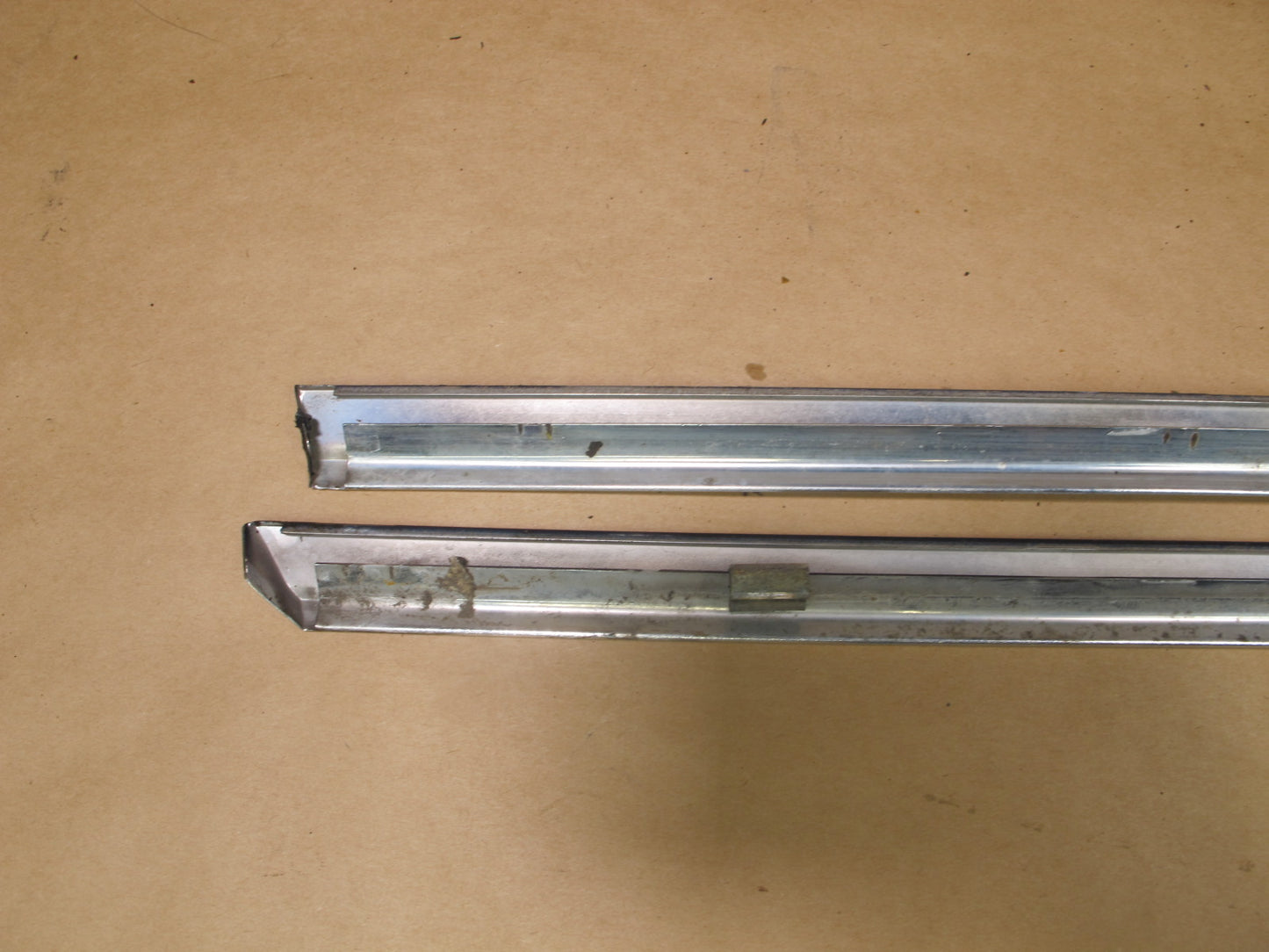 73-85 MERCEDES R107 SET OF 2 FRONT LEFT & RIGHT CHROME TRIM MOLDING COVER OEM