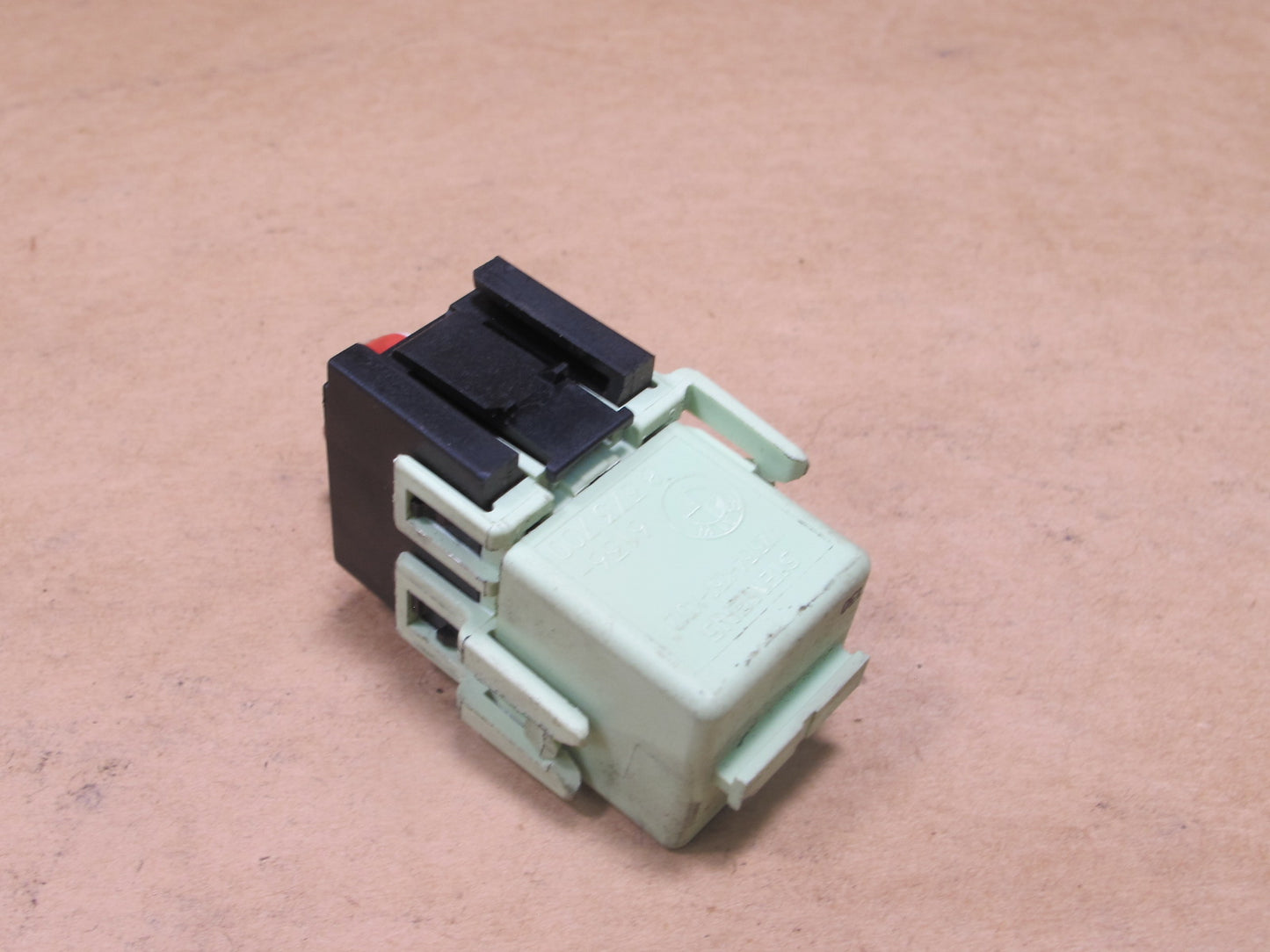 01-06 BMW E46 3-SERIES HORN FUEL PUMP HVAC WHITE GREEN RELAY 8373700 OEM