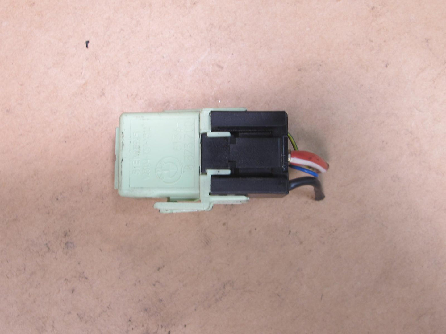 01-06 BMW E46 3-SERIES HORN FUEL PUMP HVAC WHITE GREEN RELAY 8373700 OEM