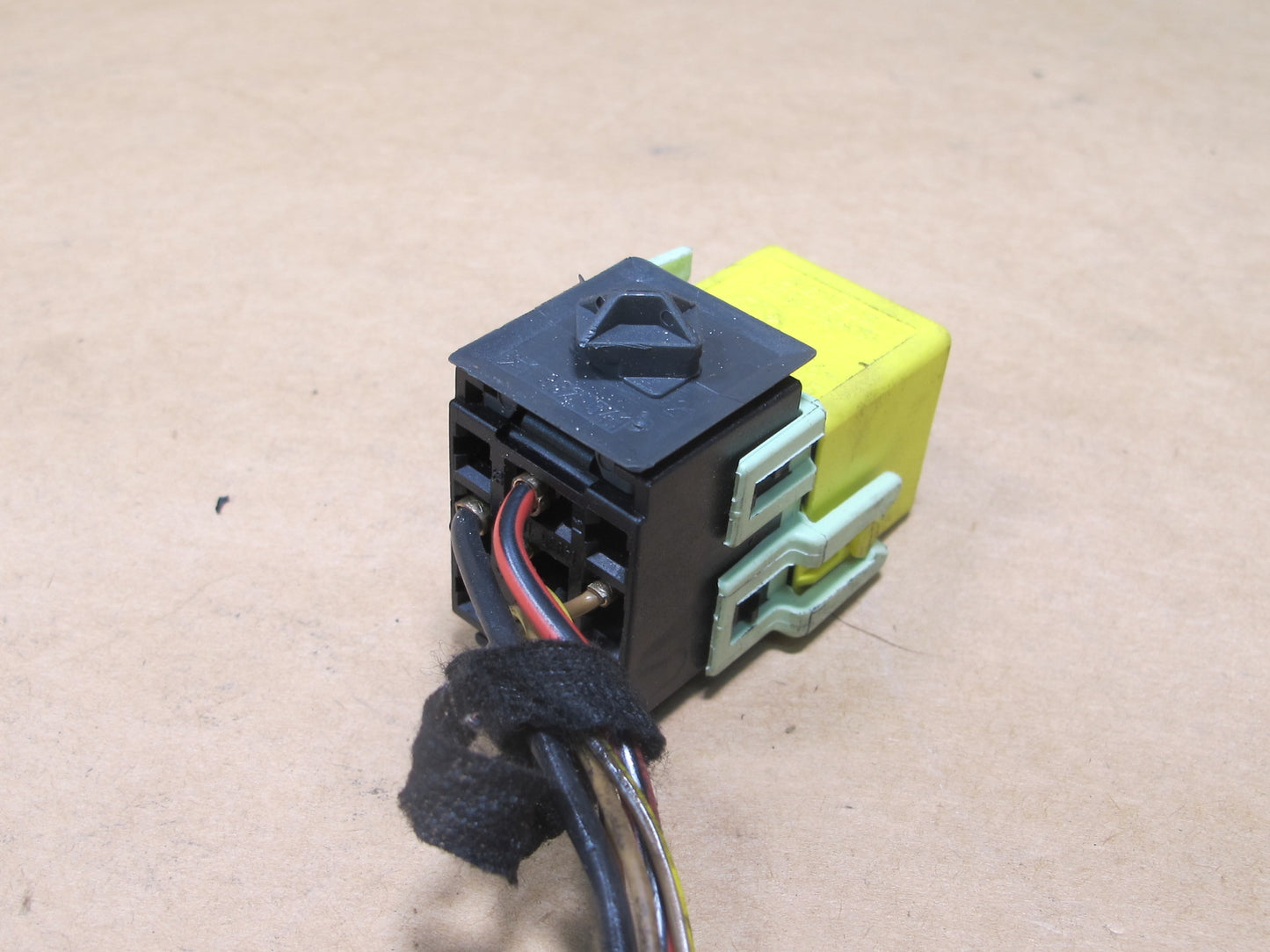 01-06 BMW E46 3-SERIES ZINC YELLOW RELAY 1389105 OEM