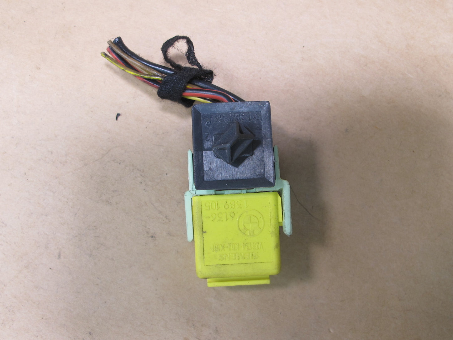 01-06 BMW E46 3-SERIES ZINC YELLOW RELAY 1389105 OEM