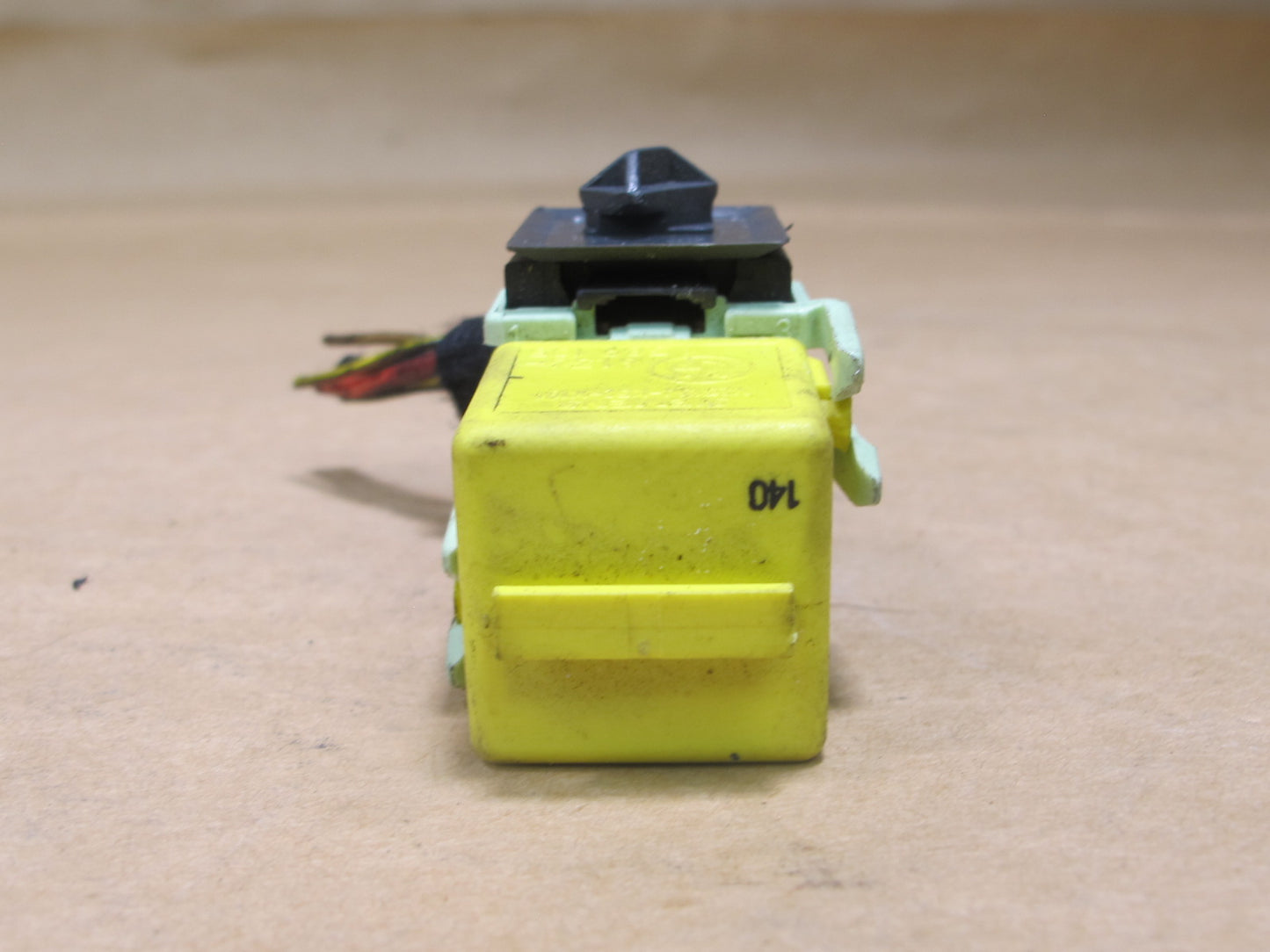 01-06 BMW E46 3-SERIES ZINC YELLOW RELAY 1389105 OEM