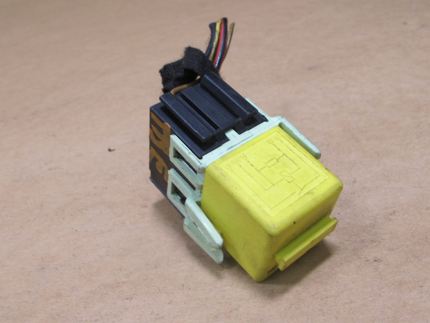 01-06 BMW E46 3-SERIES ZINC YELLOW RELAY 1389105 OEM