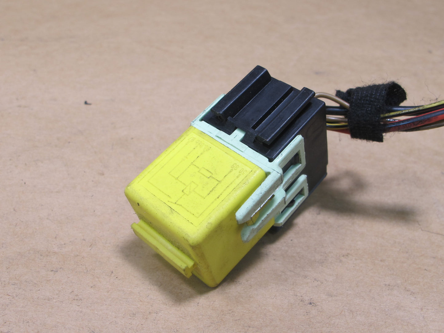 01-06 BMW E46 3-SERIES ZINC YELLOW RELAY 1389105 OEM