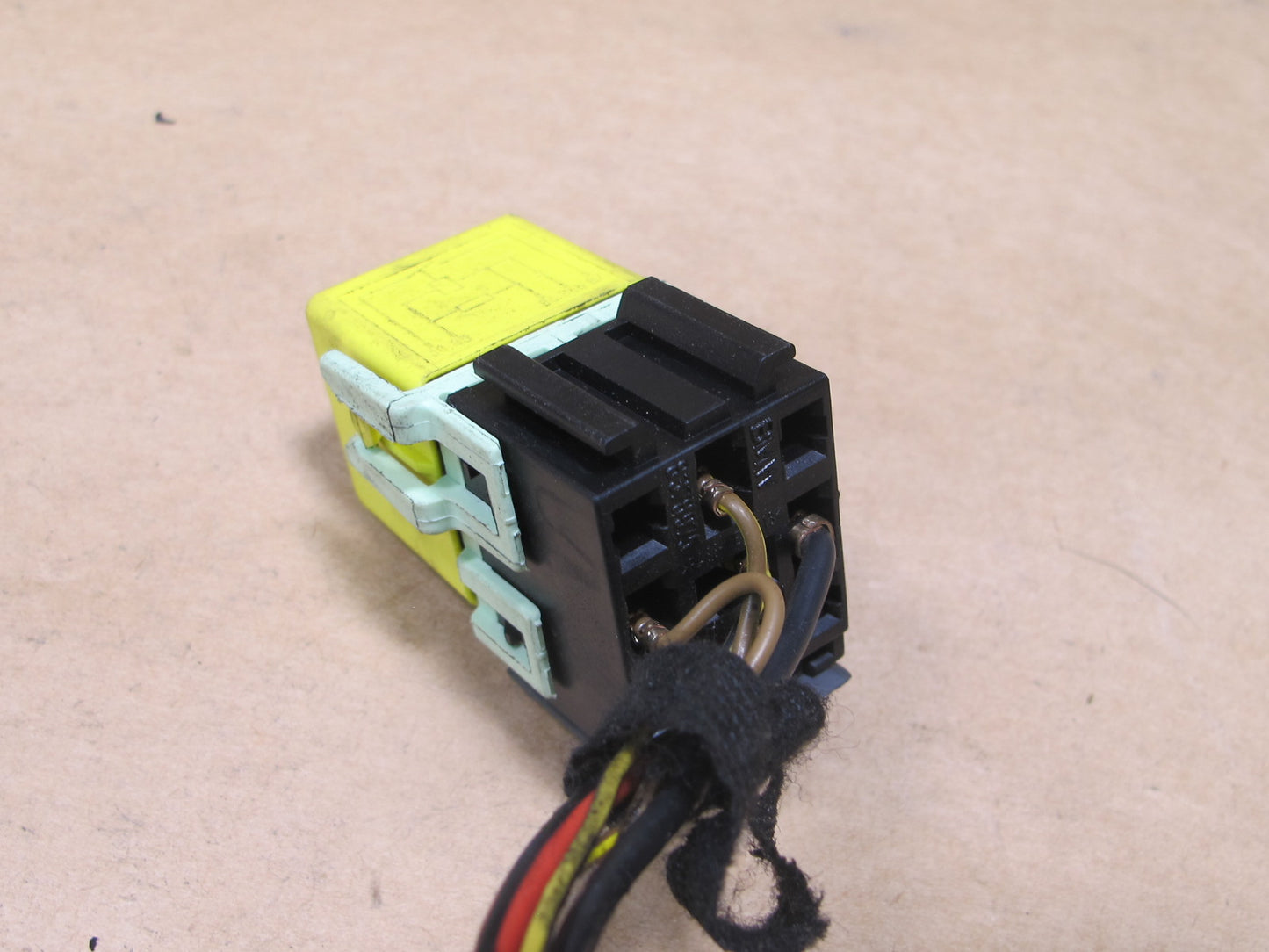 01-06 BMW E46 3-SERIES ZINC YELLOW RELAY 1389105 OEM