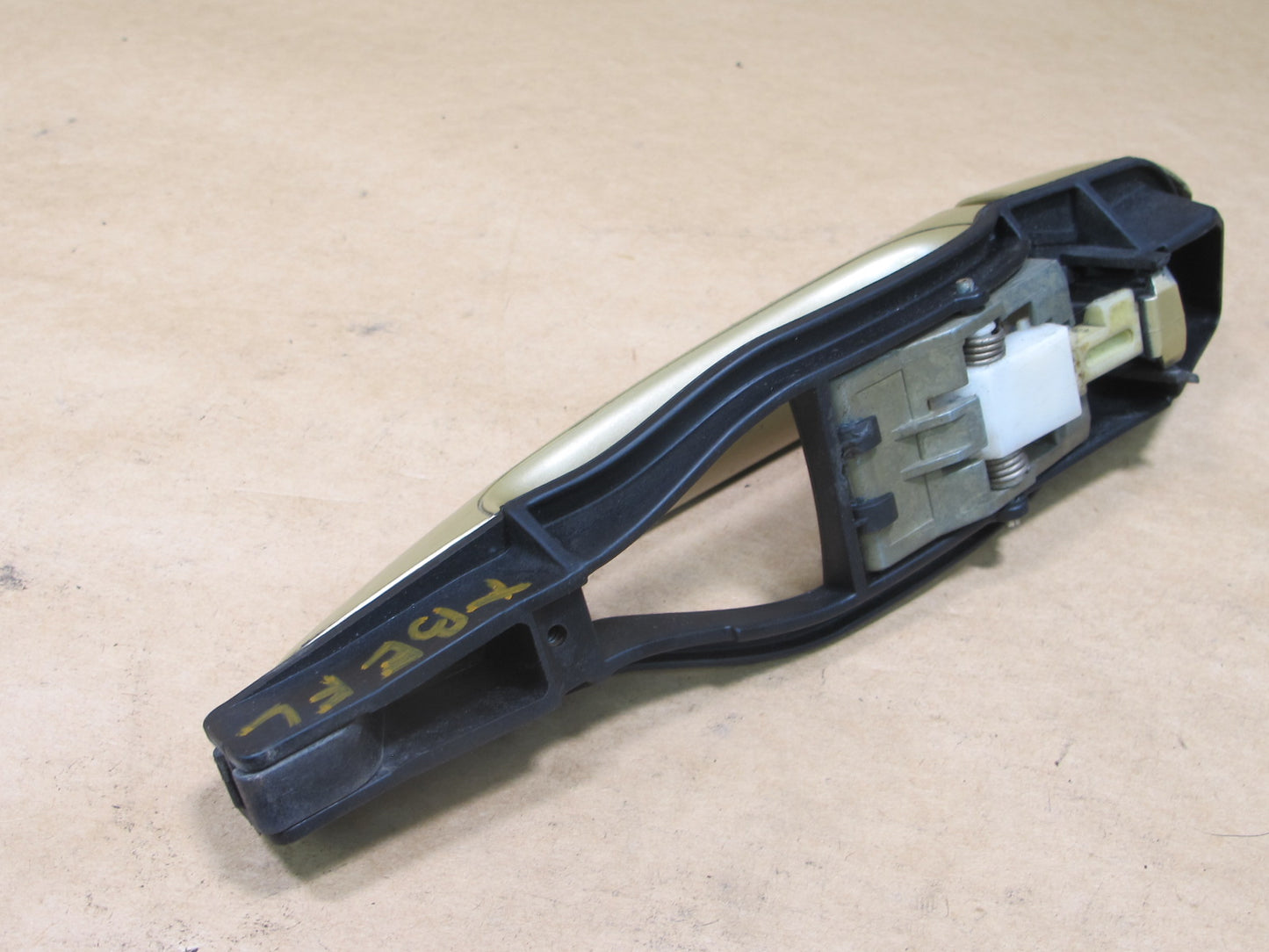 01-06 BMW E46 3-SERIES COUPE CONVERTIBLE LEFT DOOR EXTERIOR HANDLE OEM