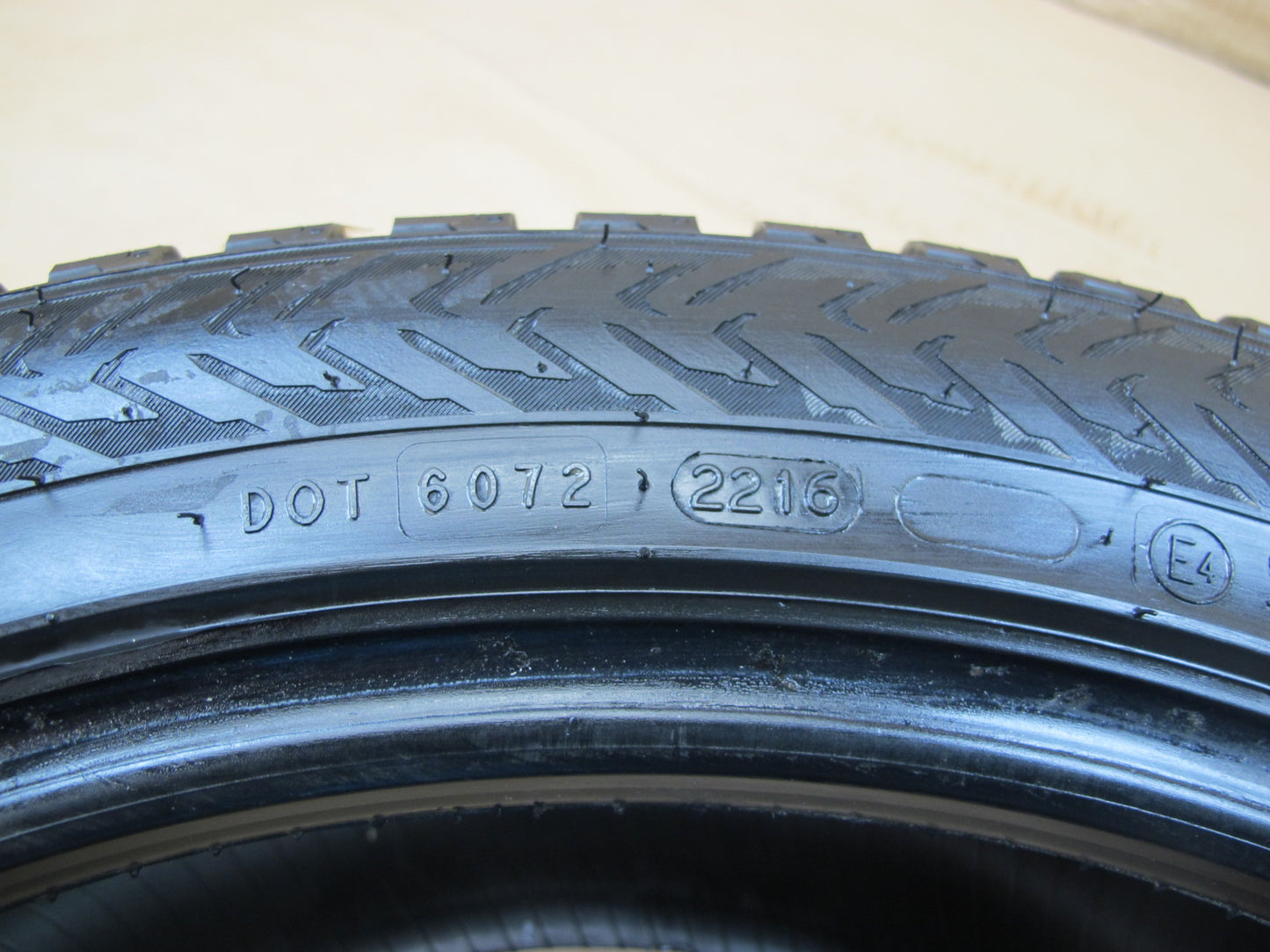 Nokian hakkapeliitta 8 275/40R19 high thread