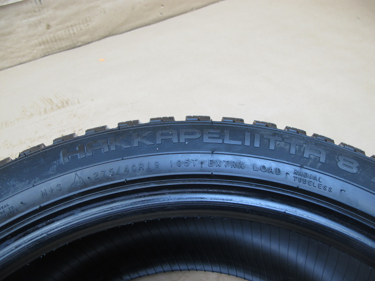 Nokian hakkapeliitta 8 275/40R19 high thread