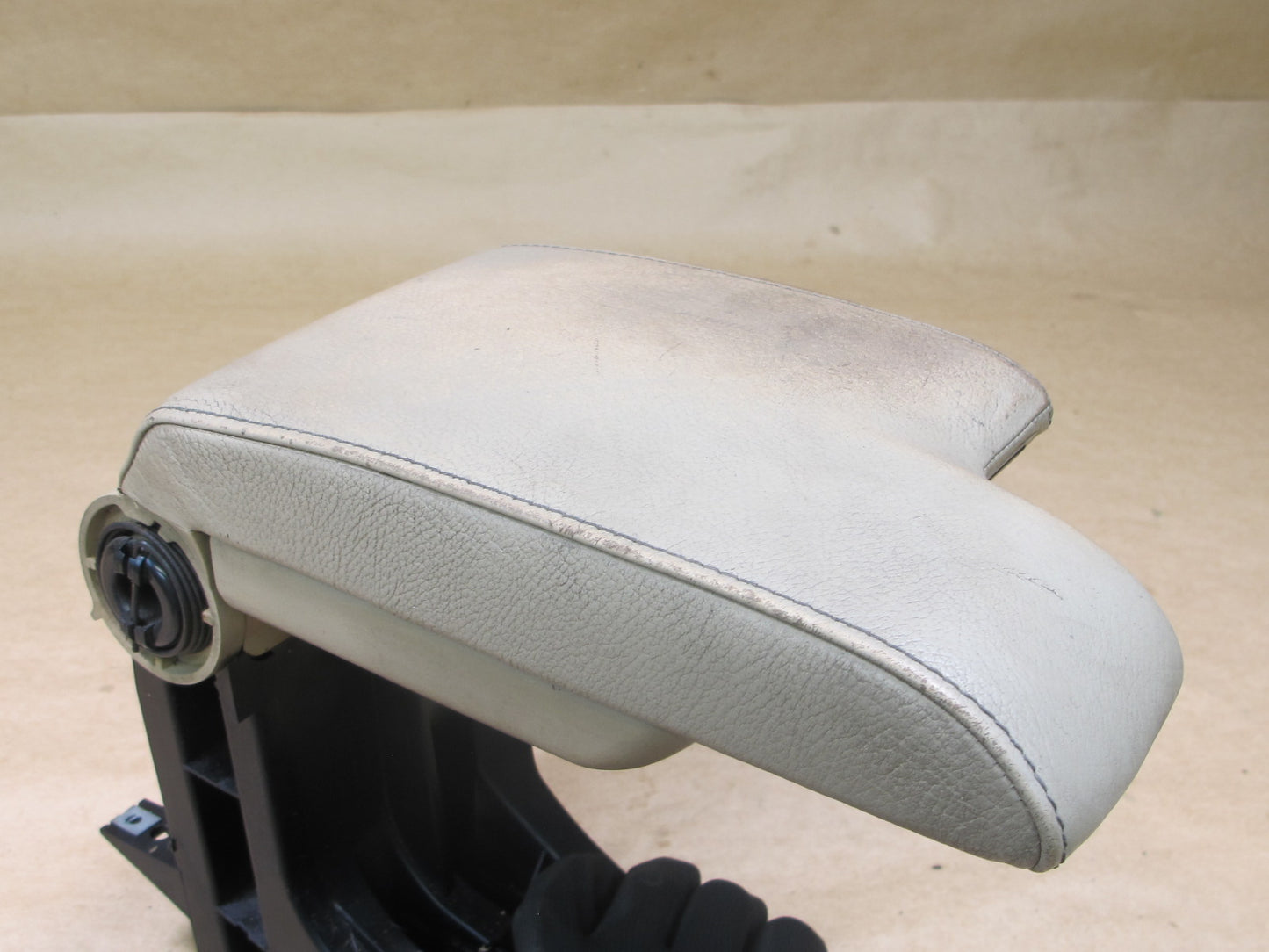 01-06 BMW E46 3-SERIES CENTER CONSOLE LEATHER ARMREST LID COVER OEM
