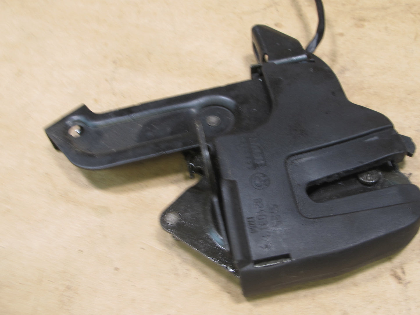 01-06 BMW E46 CONVERTIBLE SET OF 2 REAR FOLDING TOP ROOF LOCK LATCH OEM