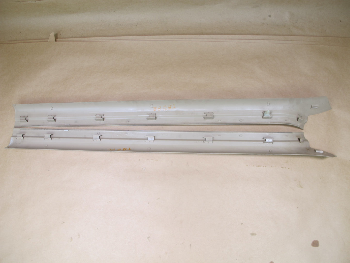 01-06 BMW E46 CONVERTIBLE SET OF 2 DOOR SCUFF SILL PLATE TRIM COVER PANEL OEM