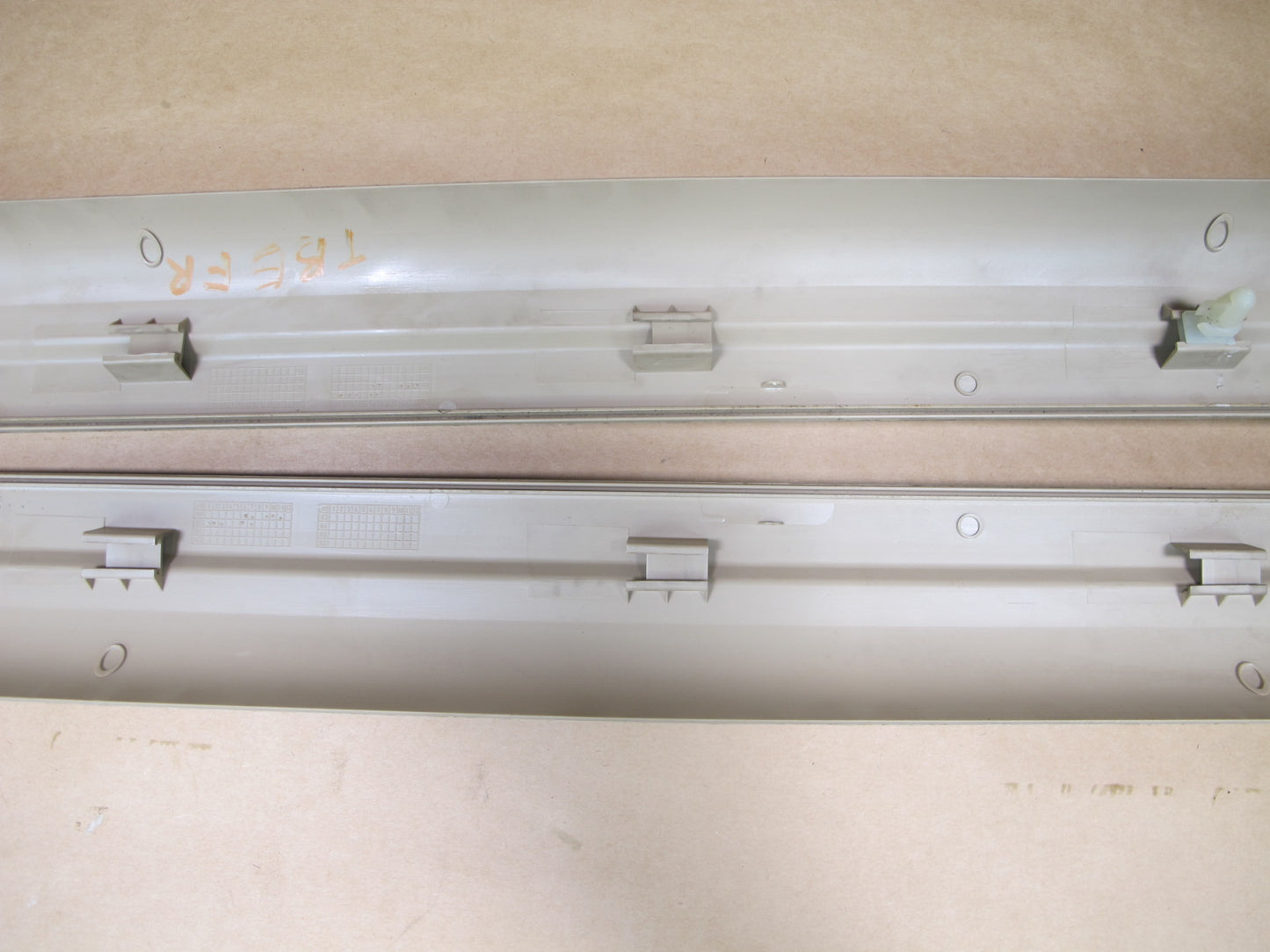 01-06 BMW E46 CONVERTIBLE SET OF 2 DOOR SCUFF SILL PLATE TRIM COVER PANEL OEM