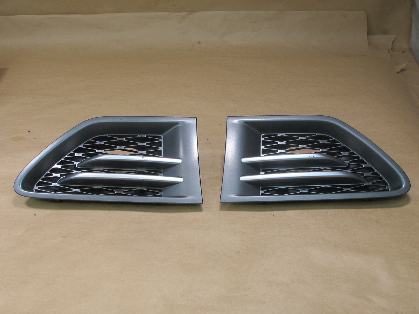 2010-2013 RANGE ROVER SPORT L320 FRONT FENDER GRILLE TRIM PANEL SET OF 2