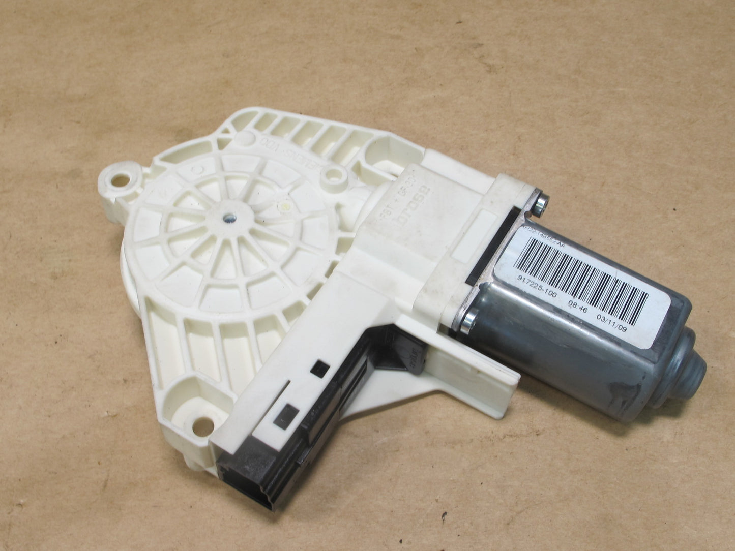 2010-2013 RANGE ROVER SPORT L320 FRONT RIGHT DOOR WINDOW MOTOR AH22-14B552-AA