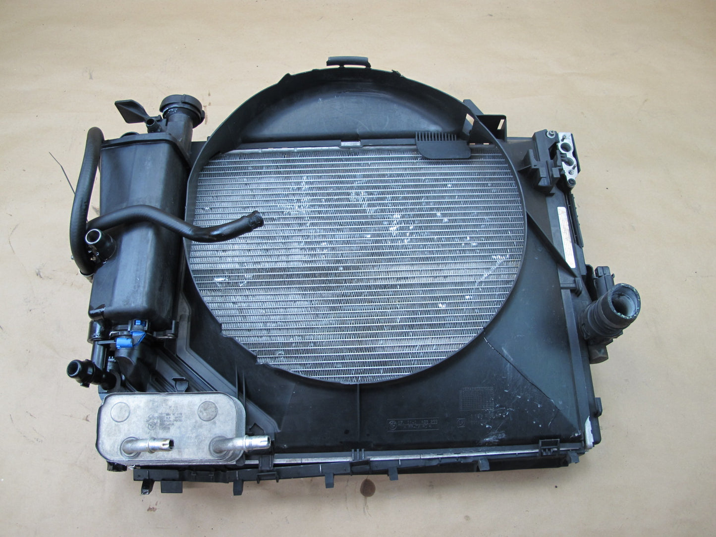 01-02 BMW E46 M54 ENGINE RADIATOR A/C CONDENSER OIL COOLER SHROUD ASSY OEM