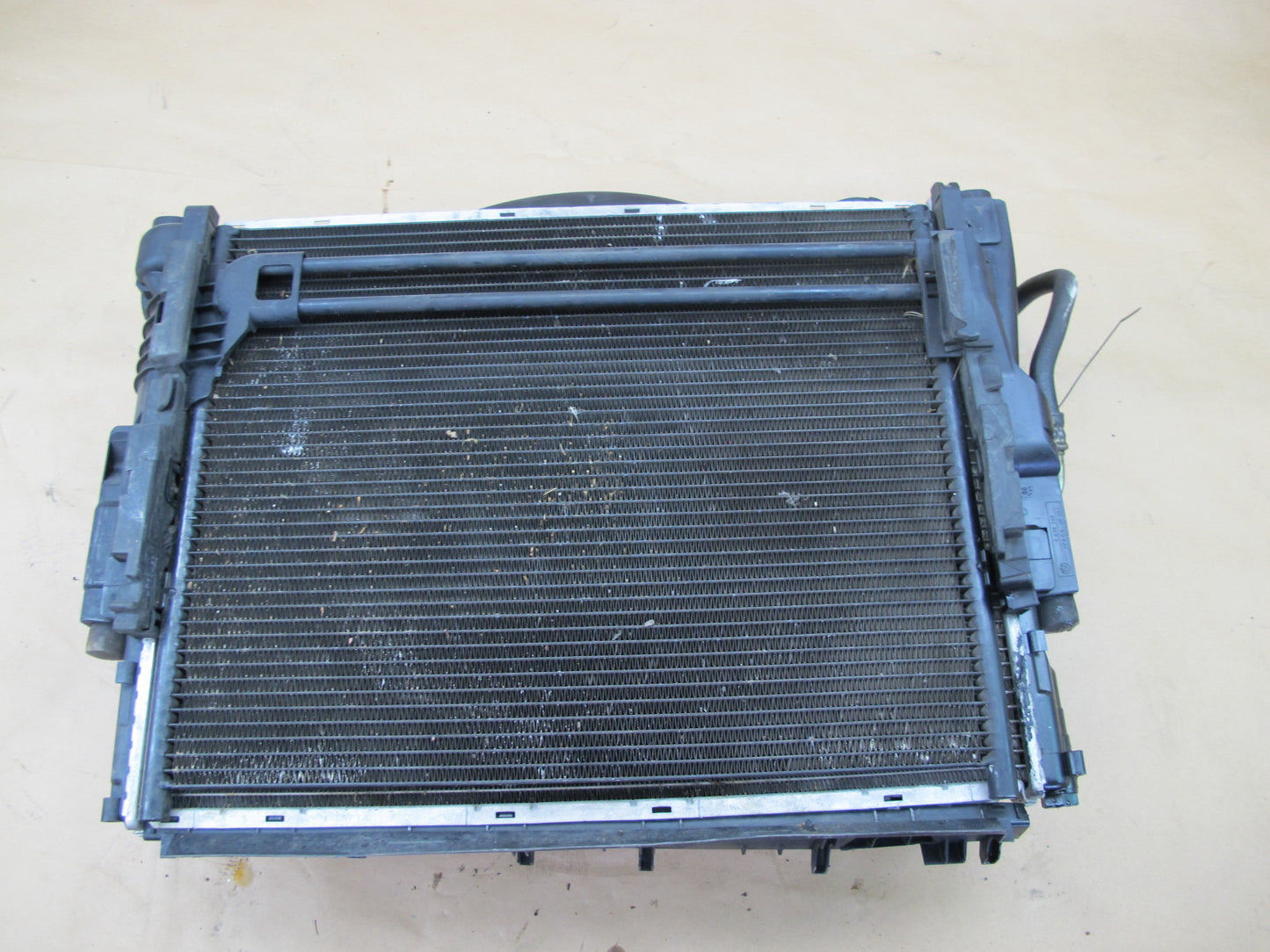 01-02 BMW E46 M54 ENGINE RADIATOR A/C CONDENSER OIL COOLER SHROUD ASSY OEM