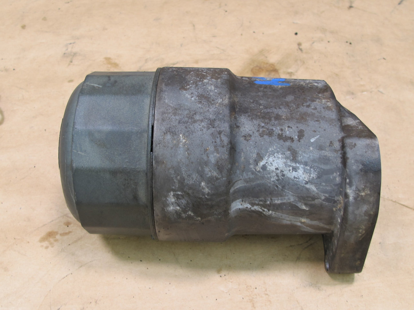 2010-2013 RANGE ROVER SPORT L320 ENGINE MOTOR OIL FILTER HOUSING