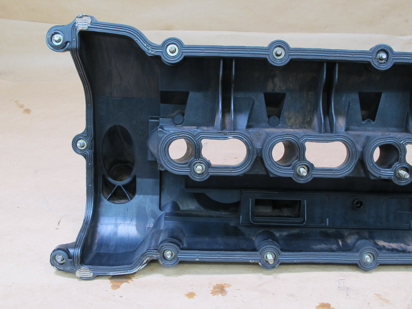 2010-2013 RANGE ROVER SPORT L320 LEFT CYLINDER HEAD VALVE COVER 8W93-6P052-AI