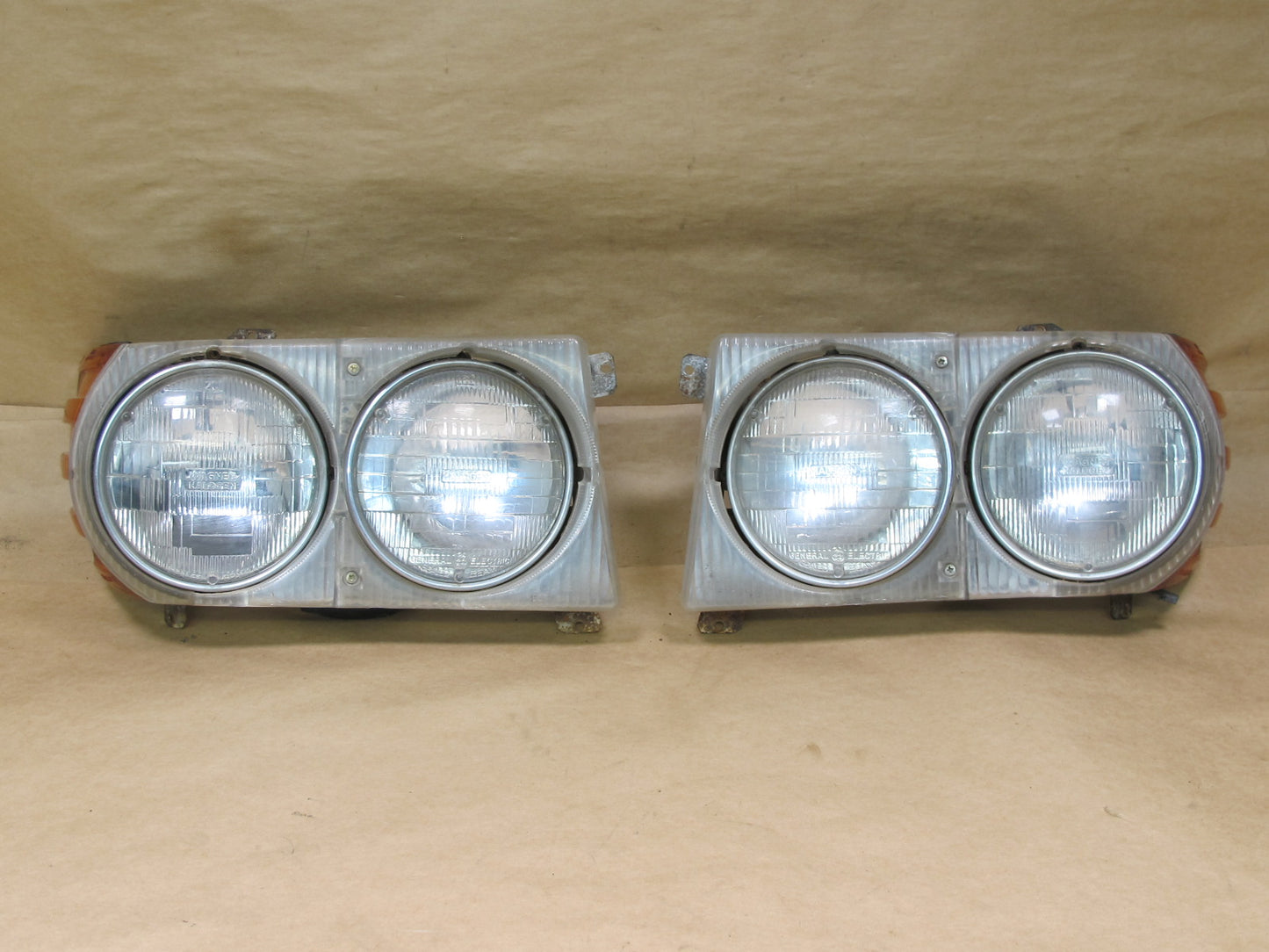 73-85 MERCEDES R107 SET OF 2 FRONT LEFT & RIGHT HALOGEN HEADLIGHT LAMP OEM