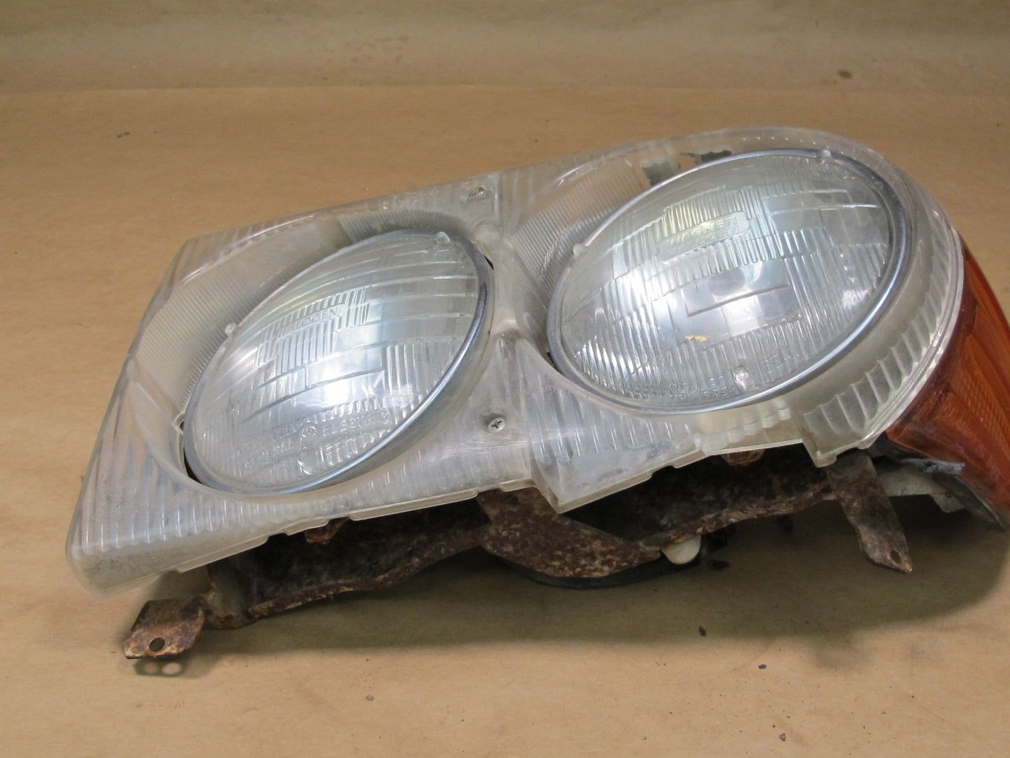 73-85 MERCEDES R107 SET OF 2 FRONT LEFT & RIGHT HALOGEN HEADLIGHT LAMP OEM