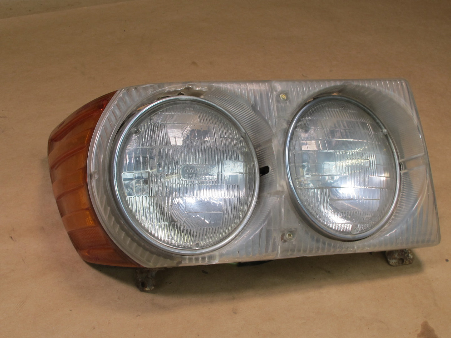 73-85 MERCEDES R107 SET OF 2 FRONT LEFT & RIGHT HALOGEN HEADLIGHT LAMP OEM