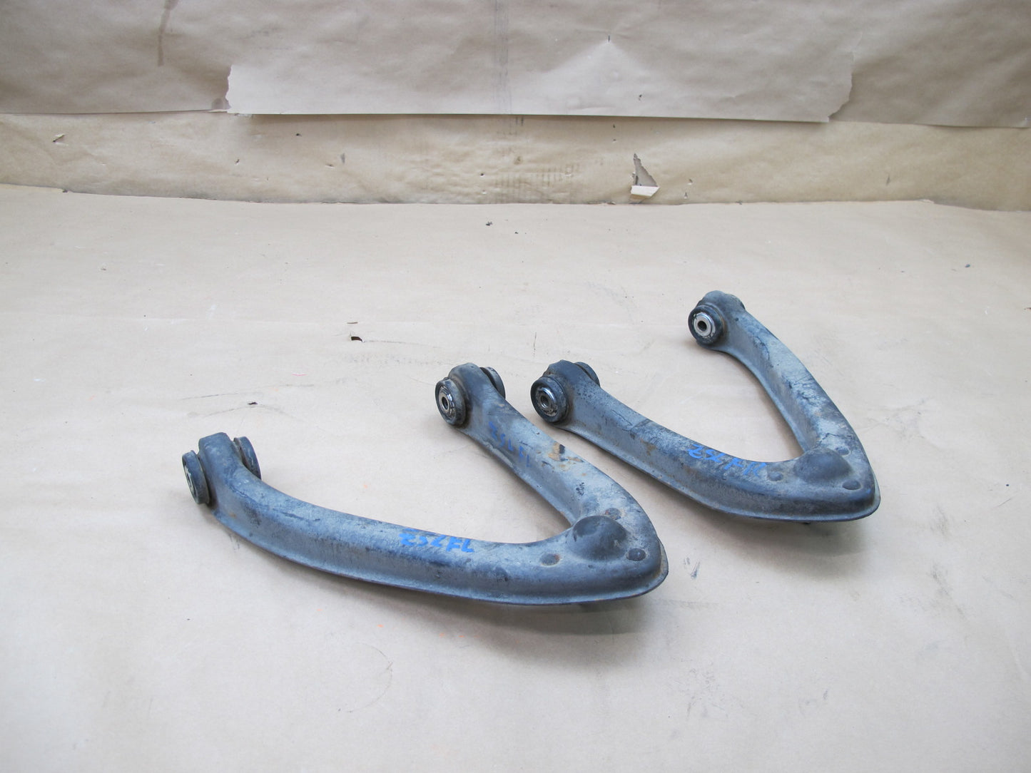 73-80 MERCEDES R107 SL-CLASS SET OF 2 FRONT LEFT & RIGHT UPPER CONTROL ARM OEM