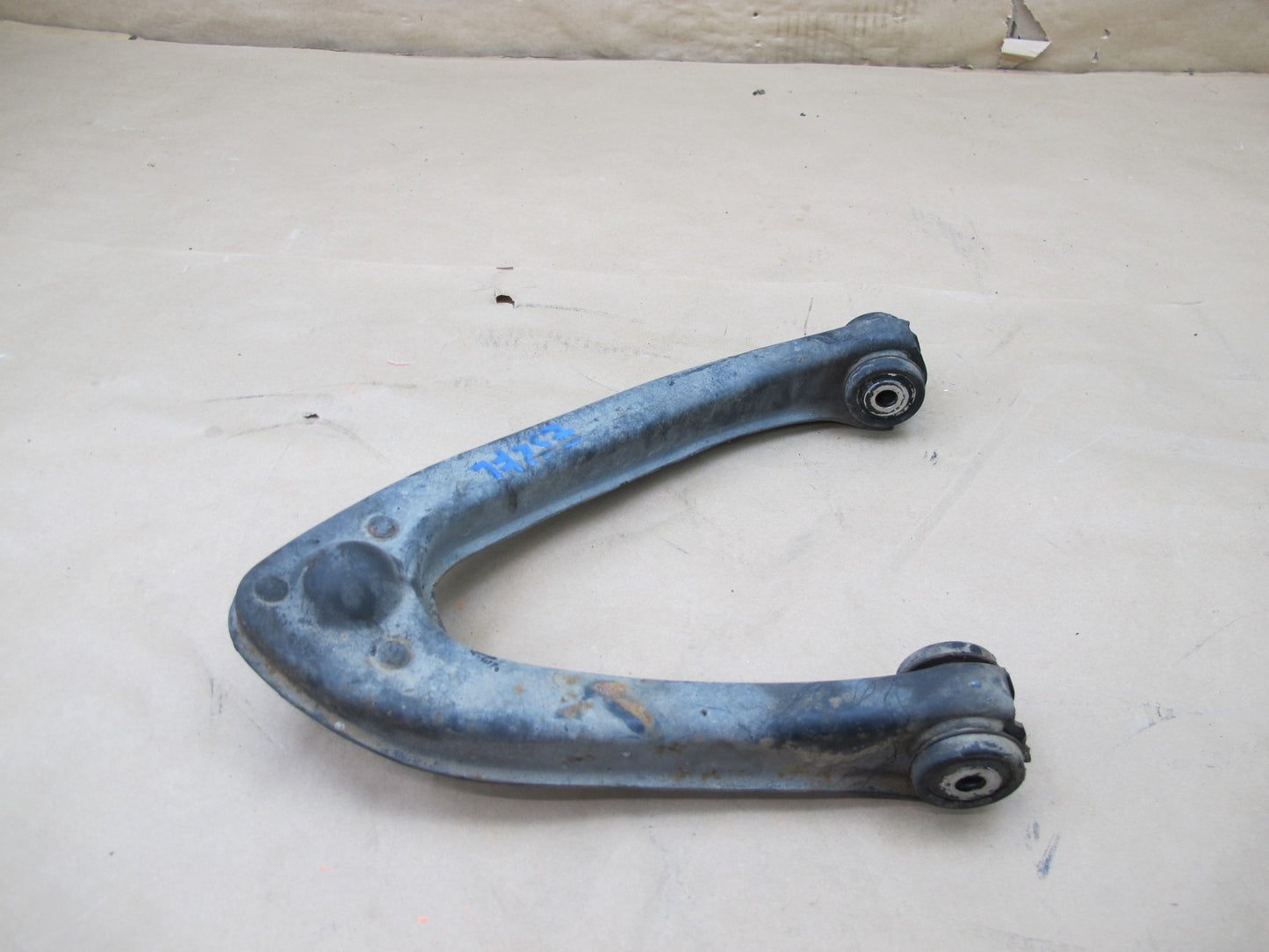 73-80 MERCEDES R107 SL-CLASS SET OF 2 FRONT LEFT & RIGHT UPPER CONTROL ARM OEM