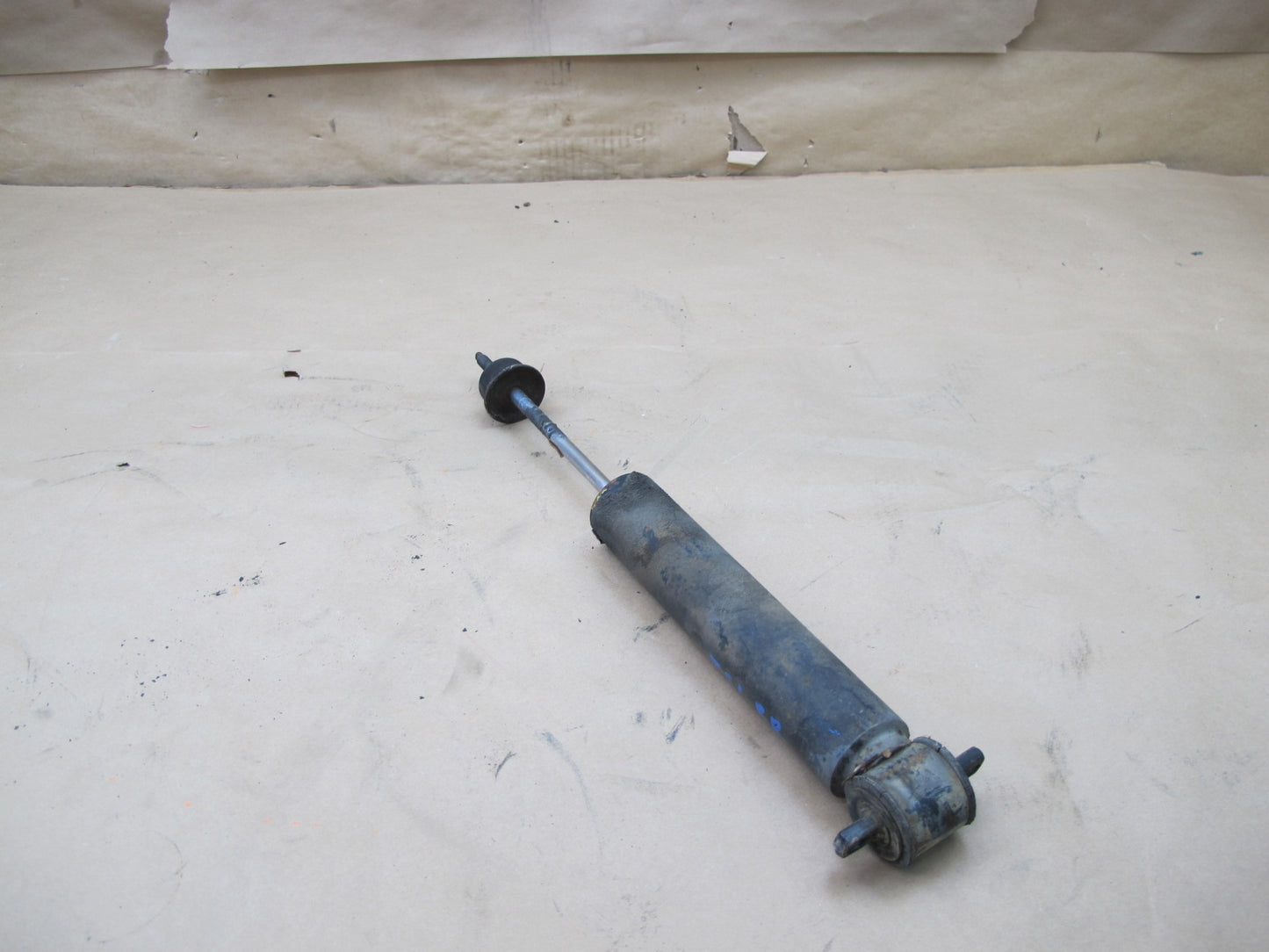 73-85 MERCEDES R107 SET OF 2 REAR LEFT & RIGHT STRUT SHOCK ABSORBER OEM