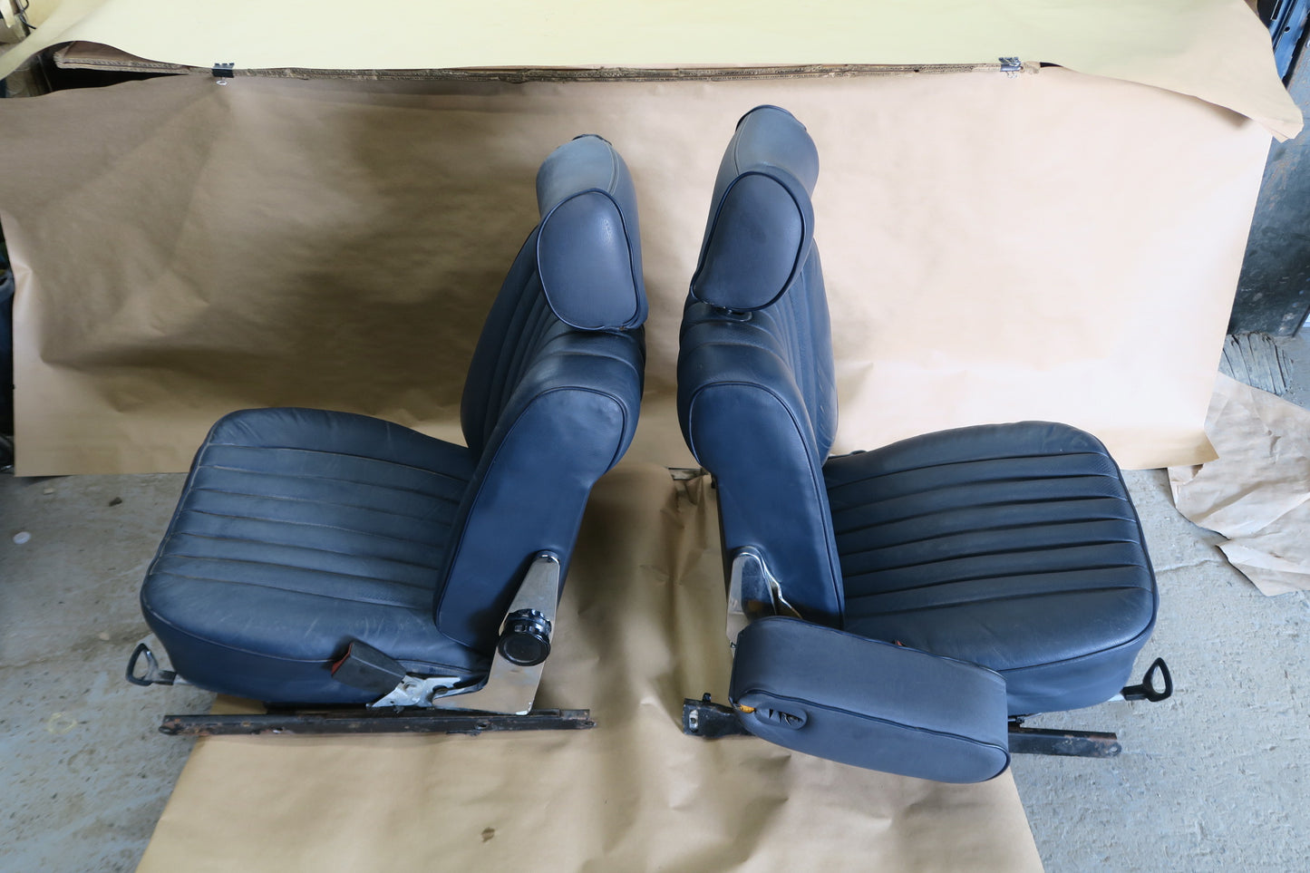 73-85 MERCEDES R107 SET OF 2 FRONT LEFT & RIGHT LEATHER SEAT OEM