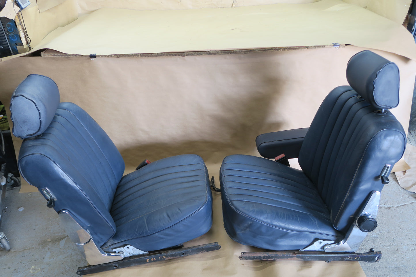 73-85 MERCEDES R107 SET OF 2 FRONT LEFT & RIGHT LEATHER SEAT OEM