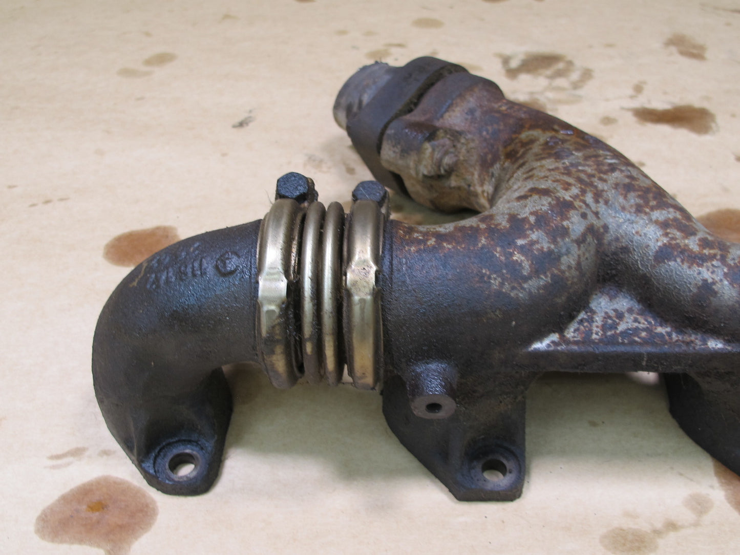81-85 MERCEDES R107 380SL LEFT EXHAUST MANIFOLD OEM
