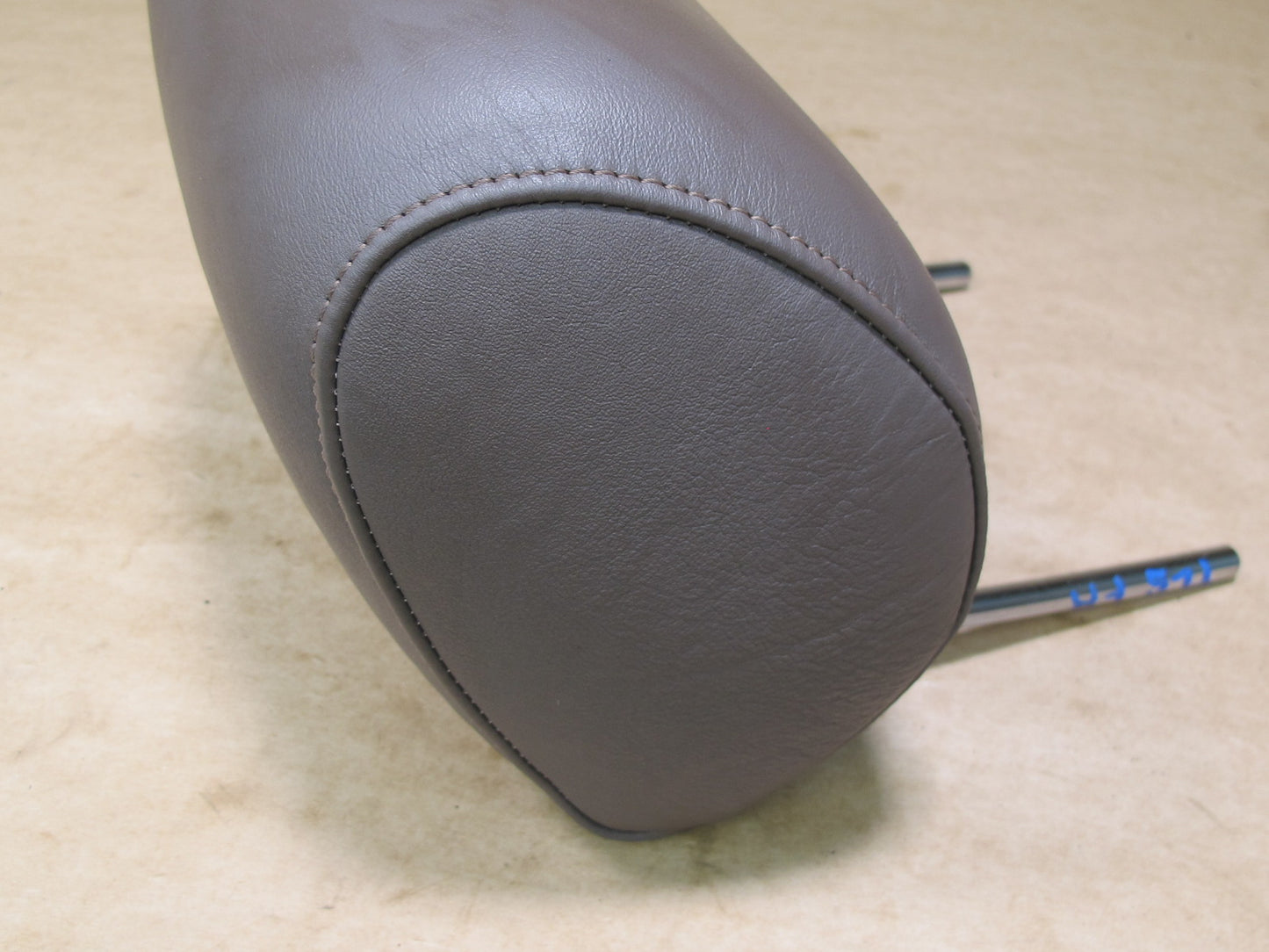 90-94 LEXUS UCF10 LS400 SET OF 2 FRONT LEFT & RIGHT LEATHER HEADREST OEM