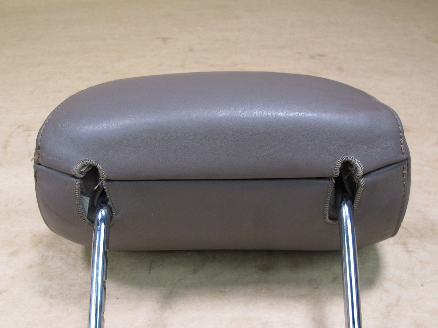 90-94 LEXUS UCF10 LS400 SET OF 2 FRONT LEFT & RIGHT LEATHER HEADREST OEM