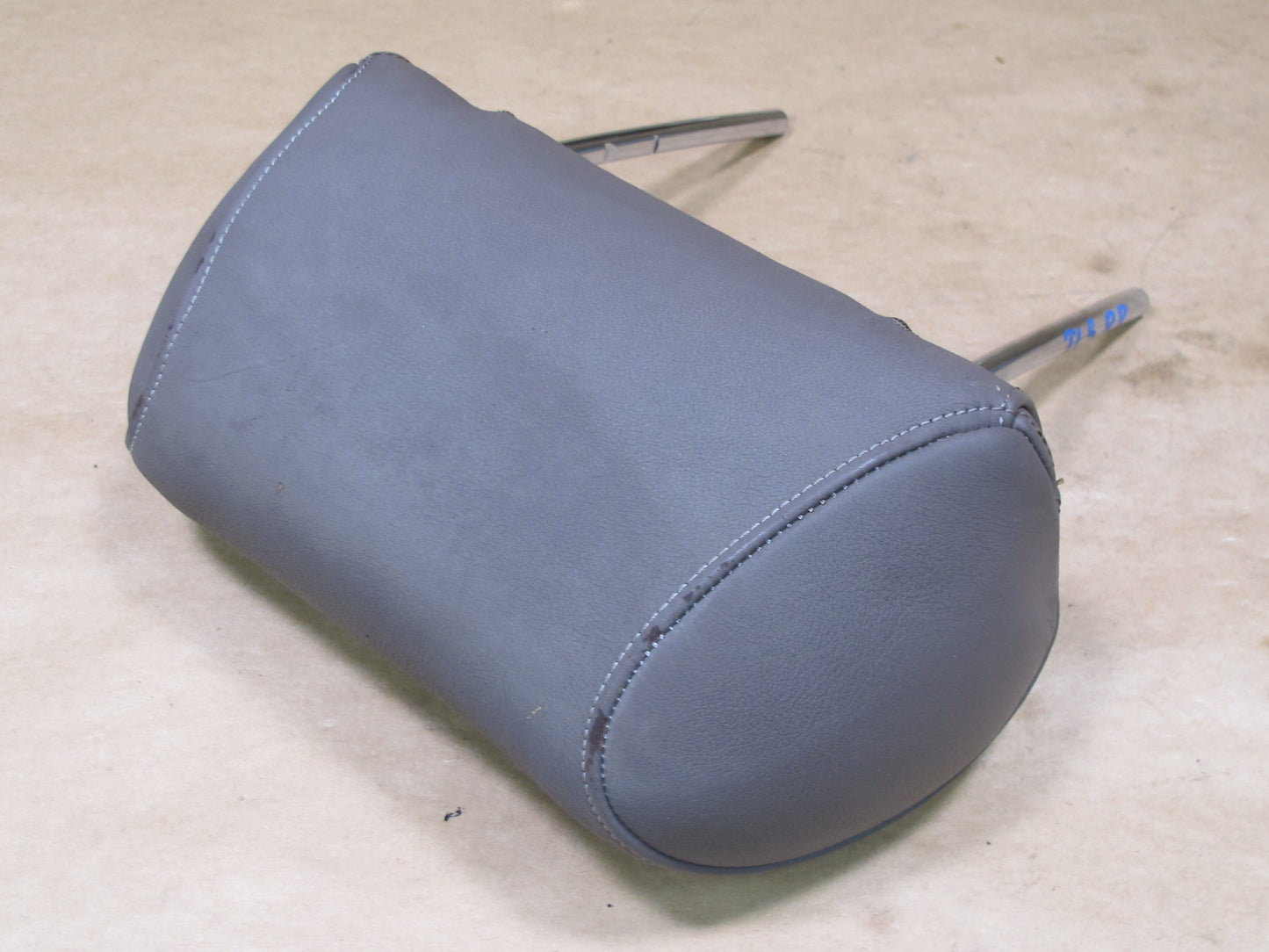 90-92 LEXUS UCF10 LS400 SET OF 2 REAR LEFT & RIGHT LEATHER HEADREST OEM