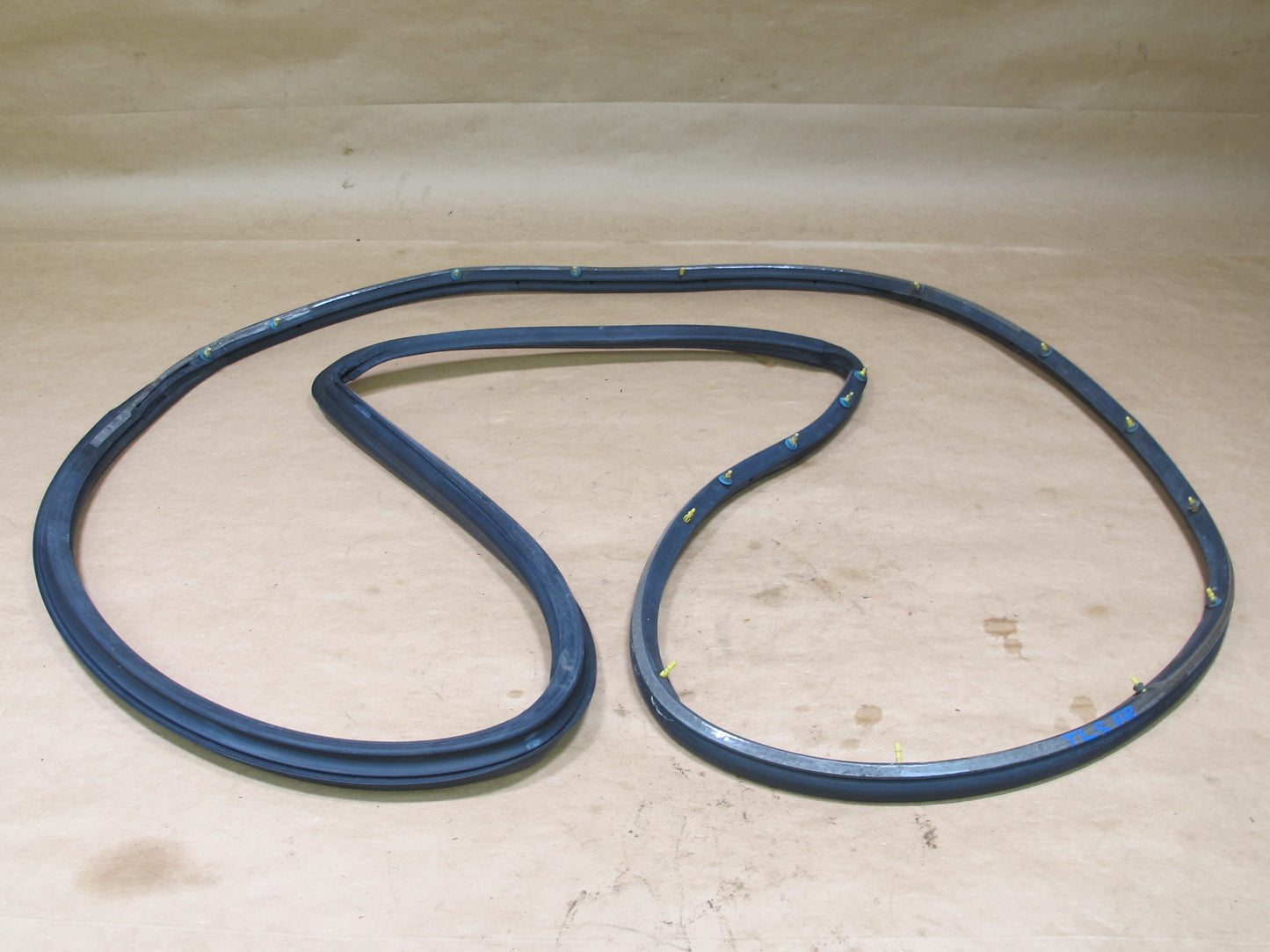 90-94 LEXUS UCF10 LS400 FRONT RIGHT DOOR WEATHERSTRIP RUBBER SEAL OEM