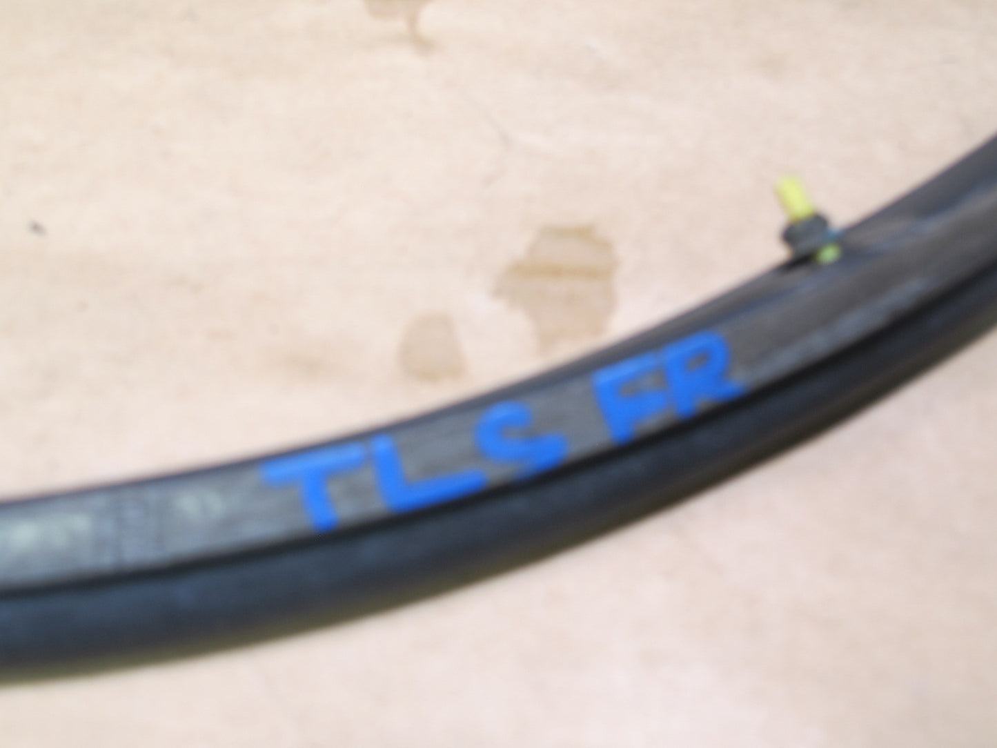 90-94 LEXUS UCF10 LS400 FRONT RIGHT DOOR WEATHERSTRIP RUBBER SEAL OEM