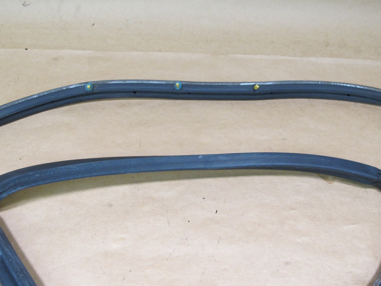 90-94 LEXUS UCF10 LS400 FRONT RIGHT DOOR WEATHERSTRIP RUBBER SEAL OEM