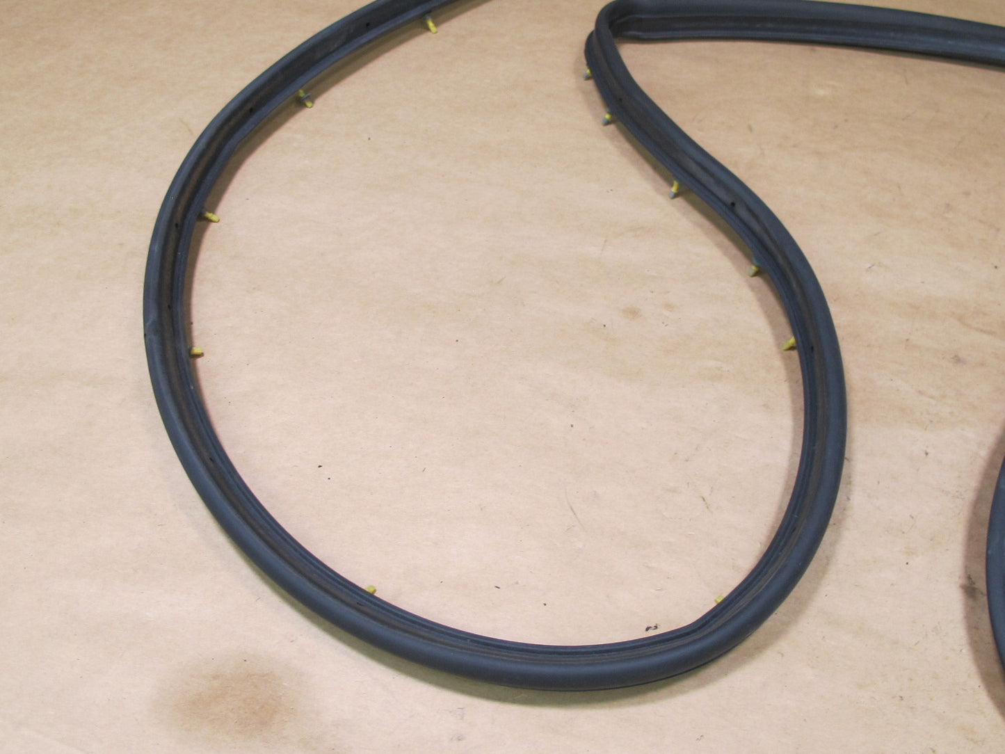 90-94 LEXUS UCF10 LS400 FRONT RIGHT DOOR WEATHERSTRIP RUBBER SEAL OEM