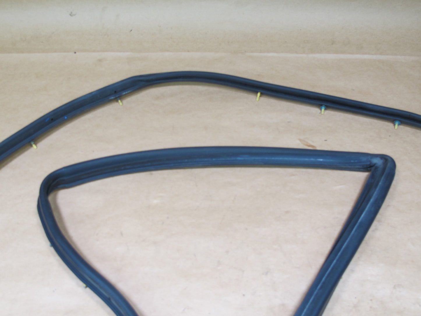 90-94 LEXUS UCF10 LS400 FRONT RIGHT DOOR WEATHERSTRIP RUBBER SEAL OEM