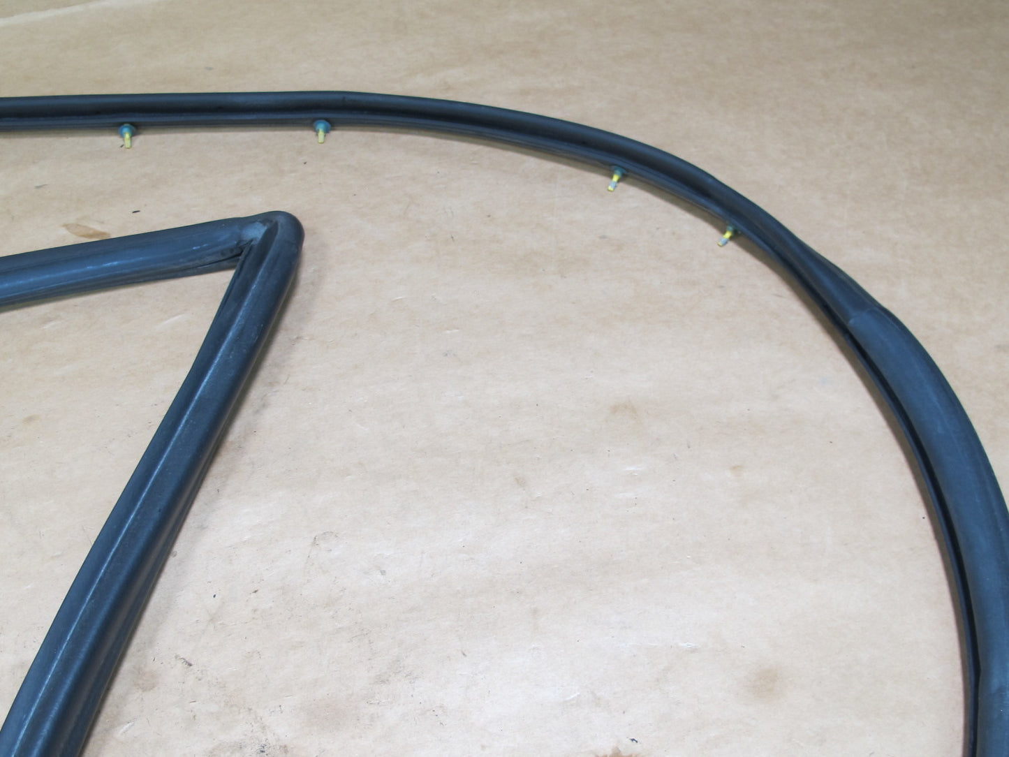 90-94 LEXUS UCF10 LS400 FRONT RIGHT DOOR WEATHERSTRIP RUBBER SEAL OEM