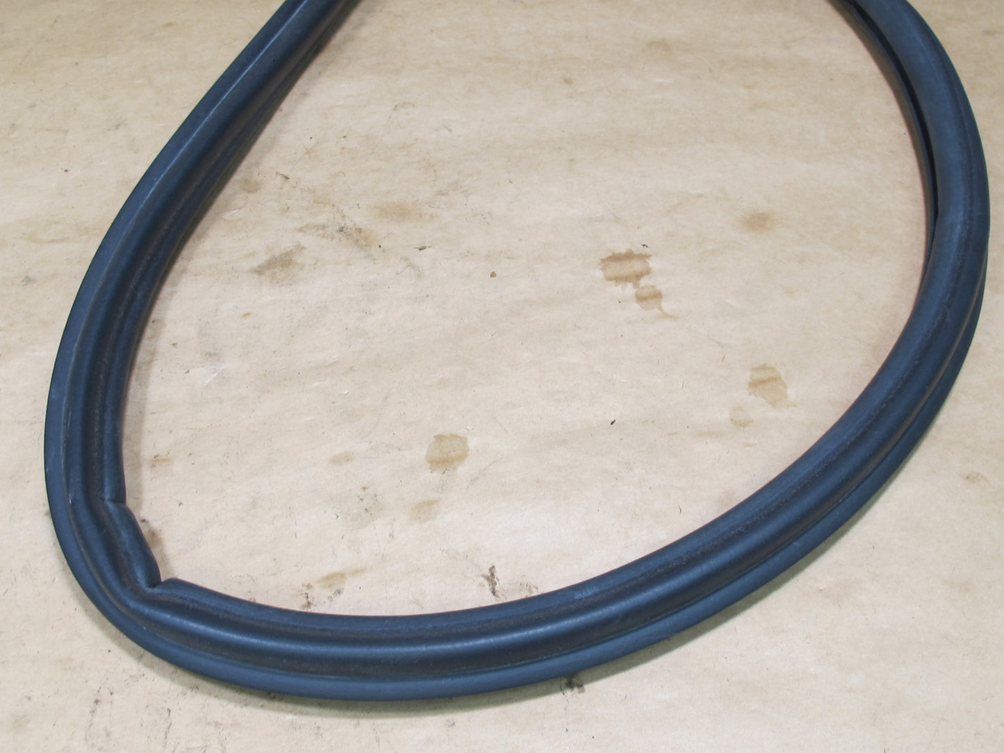 90-94 LEXUS UCF10 LS400 FRONT RIGHT DOOR WEATHERSTRIP RUBBER SEAL OEM